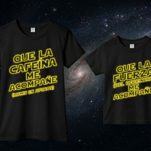 Dúo Camisetas — "Que la Cafeína me Acompañe / Que la Fuerza del Berrinche me Acompañe"
